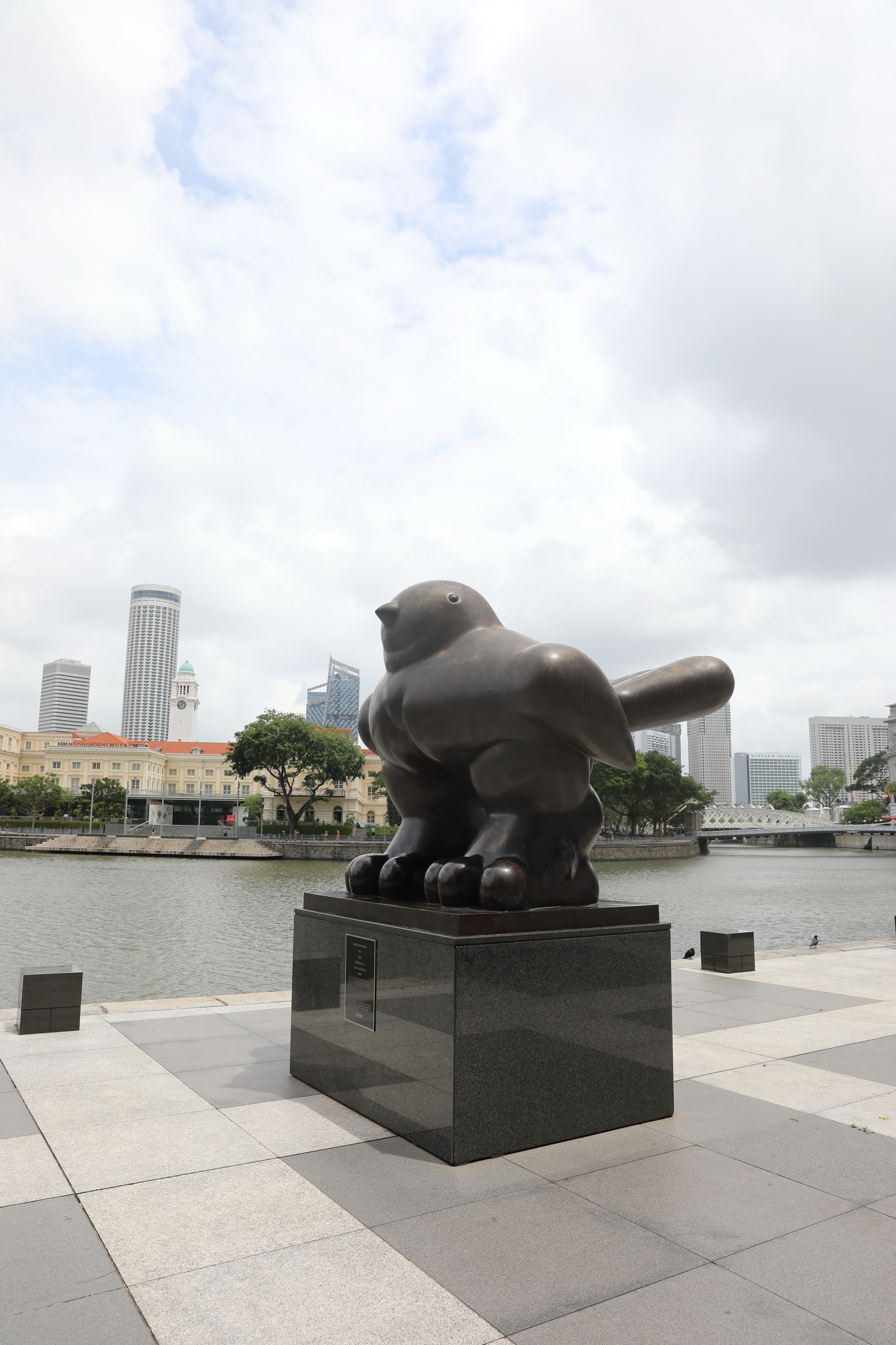 The Fat Pigeon Statue